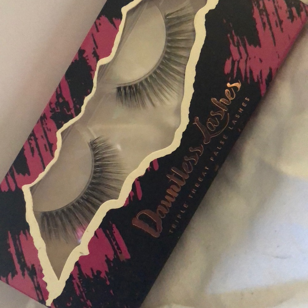 LA Splash Dauntless lashes in Prowl